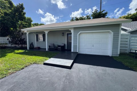 House in Miami, Florida 3 bedrooms, 116.03 sq.m. № 2366382