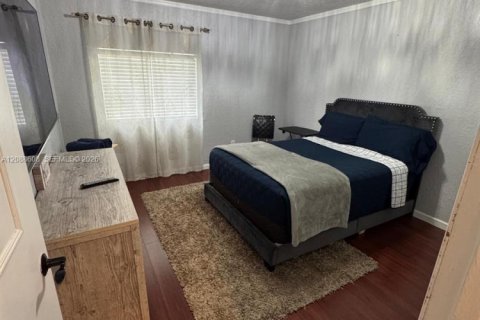 House in Miami, Florida 3 bedrooms, 116.03 sq.m. № 2366382 - photo 10
