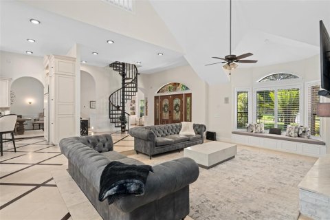 House in Longwood, Florida 4 bedrooms, 367.43 sq.m. № 2148010 - photo 8