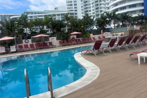 Copropriété à vendre à Miami Beach, Floride: 2 chambres, 89.19 m2 № 1686221 - photo 2