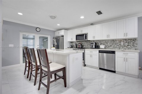 Villa ou maison à vendre à Miami, Floride: 3 chambres, 153.57 m2 № 1991113 - photo 4