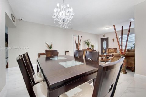 Villa ou maison à vendre à Miami, Floride: 3 chambres, 153.57 m2 № 1991113 - photo 16