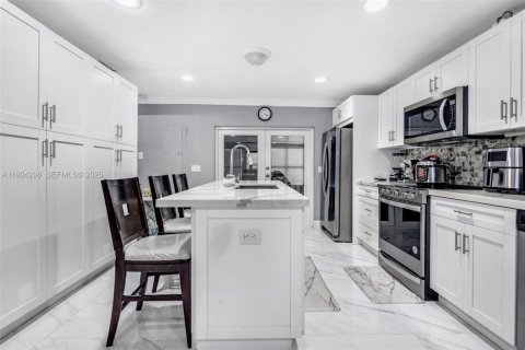 Villa ou maison à vendre à Miami, Floride: 3 chambres, 153.57 m2 № 1991113 - photo 11