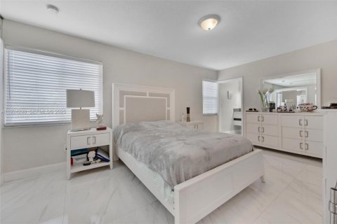 Villa ou maison à vendre à Miami, Floride: 3 chambres, 153.57 m2 № 1991113 - photo 2