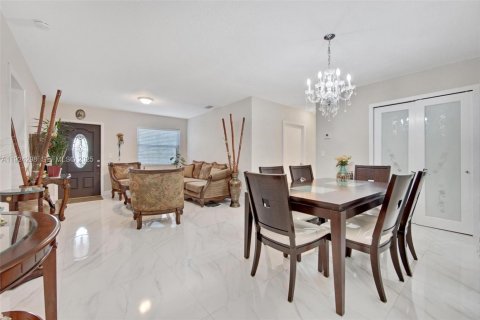 Villa ou maison à vendre à Miami, Floride: 3 chambres, 153.57 m2 № 1991113 - photo 8