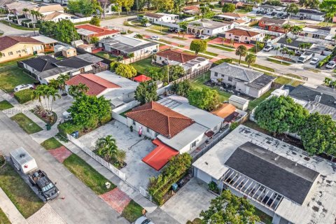 Villa ou maison à vendre à Miami, Floride: 3 chambres, 153.57 m2 № 1991113 - photo 27