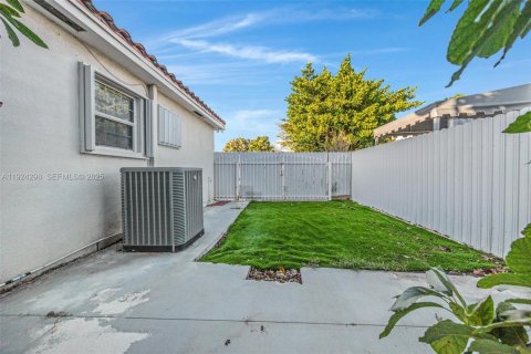 Villa ou maison à vendre à Miami, Floride: 3 chambres, 153.57 m2 № 1991113 - photo 21
