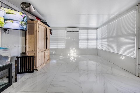 Villa ou maison à vendre à Miami, Floride: 3 chambres, 153.57 m2 № 1991113 - photo 17