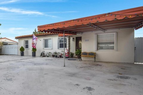Villa ou maison à vendre à Miami, Floride: 3 chambres, 153.57 m2 № 1991113 - photo 1