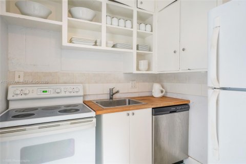 Casa en alquiler en Miami, Florida, 1 dormitorio, 74.32 m2 № 2045466 - foto 6