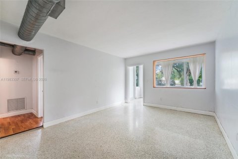 Casa en alquiler en Miami, Florida, 1 dormitorio, 74.32 m2 № 2045466 - foto 4