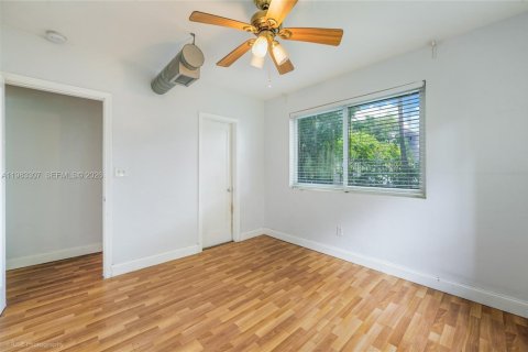 Casa en alquiler en Miami, Florida, 1 dormitorio, 74.32 m2 № 2045466 - foto 9