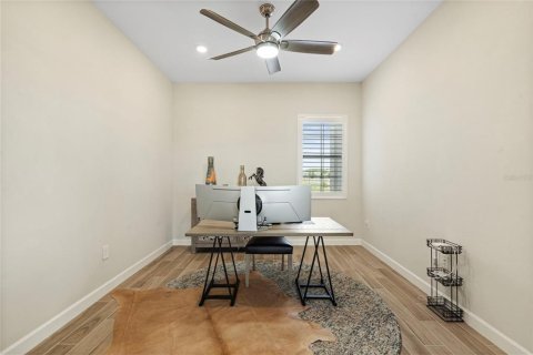 House in LORRAINE LAKES in Lakewood Ranch, Florida 3 bedrooms, 246.19 sq.m. № 1855944 - photo 23