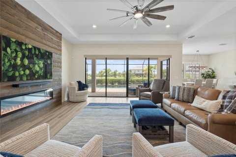 House in LORRAINE LAKES in Lakewood Ranch, Florida 3 bedrooms, 246.19 sq.m. № 1855944 - photo 14