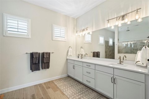 House in LORRAINE LAKES in Lakewood Ranch, Florida 3 bedrooms, 246.19 sq.m. № 1855944 - photo 19