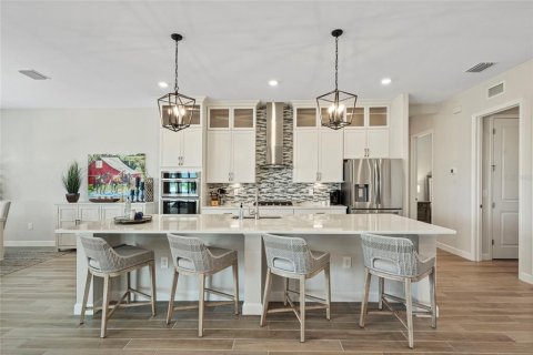 House in LORRAINE LAKES in Lakewood Ranch, Florida 3 bedrooms, 246.19 sq.m. № 1855944 - photo 6