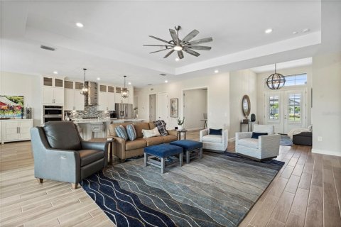 House in LORRAINE LAKES in Lakewood Ranch, Florida 3 bedrooms, 246.19 sq.m. № 1855944 - photo 13