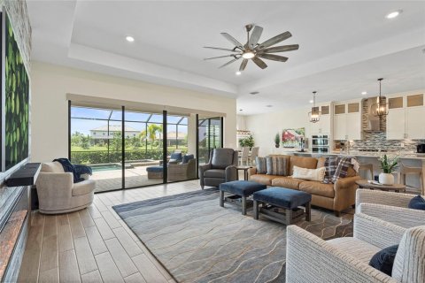 House in LORRAINE LAKES in Lakewood Ranch, Florida 3 bedrooms, 246.19 sq.m. № 1855944 - photo 15