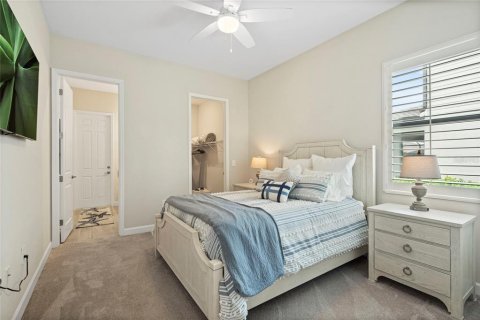 House in LORRAINE LAKES in Lakewood Ranch, Florida 3 bedrooms, 246.19 sq.m. № 1855944 - photo 29