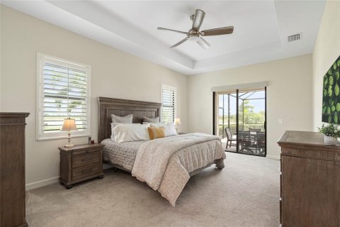 House in LORRAINE LAKES in Lakewood Ranch, Florida 3 bedrooms, 246.19 sq.m. № 1855944 - photo 21