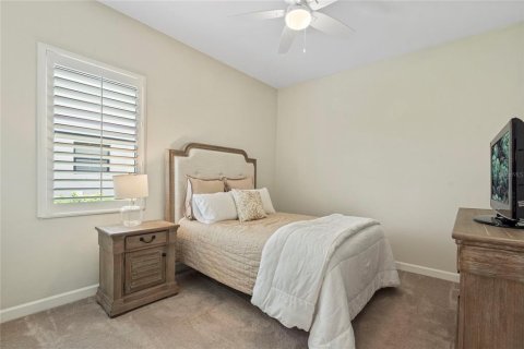 House in LORRAINE LAKES in Lakewood Ranch, Florida 3 bedrooms, 246.19 sq.m. № 1855944 - photo 26