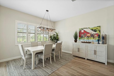 House in LORRAINE LAKES in Lakewood Ranch, Florida 3 bedrooms, 246.19 sq.m. № 1855944 - photo 12