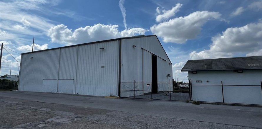 Propiedad comercial en Hudson, Florida 794.31 m2 № 1722094