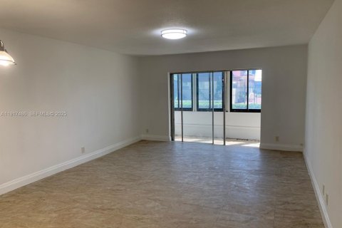 Condominio en alquiler en Lauderhill, Florida, 2 dormitorios, 87.33 m2 № 1986110 - foto 1