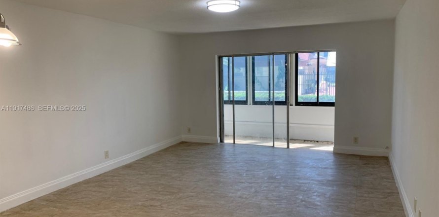 Condominio en Lauderhill, Florida, 2 dormitorios  № 1986110
