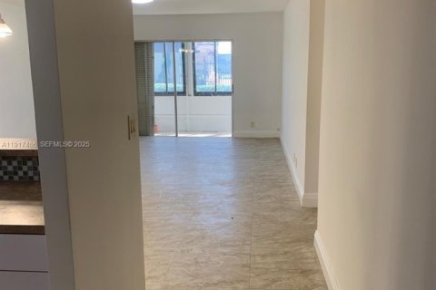 Condominio en alquiler en Lauderhill, Florida, 2 dormitorios, 87.33 m2 № 1986110 - foto 2