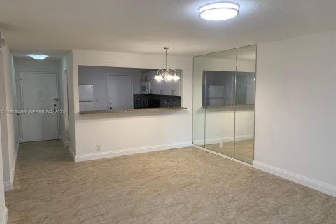 Condominio en alquiler en Lauderhill, Florida, 2 dormitorios, 87.33 m2 № 1986110 - foto 3