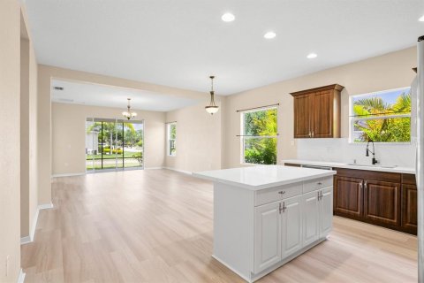 House in Parrish, Florida 3 bedrooms, 163.51 sq.m. № 1609909 - photo 7