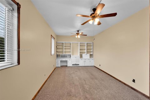 House in Homestead, Florida 4 bedrooms, 246.66 sq.m. № 2012877 - photo 14