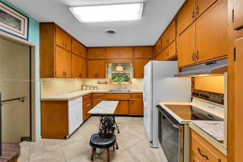 House in Homestead, Florida 4 bedrooms, 246.66 sq.m. № 2012877 - photo 10