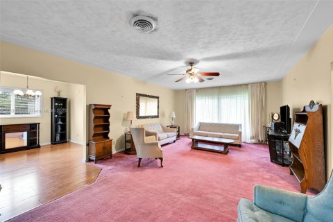 House in Homestead, Florida 4 bedrooms, 246.66 sq.m. № 2012877 - photo 7