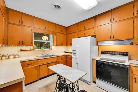 House in Homestead, Florida 4 bedrooms, 246.66 sq.m. № 2012877 - photo 9