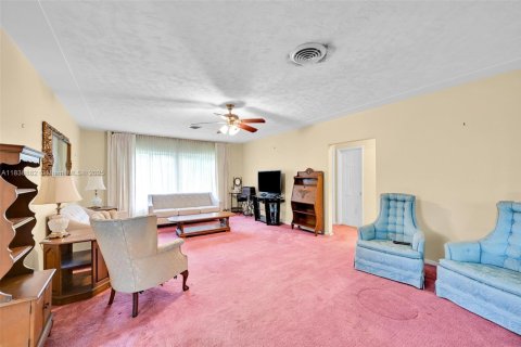 House in Homestead, Florida 4 bedrooms, 246.66 sq.m. № 2012877 - photo 3