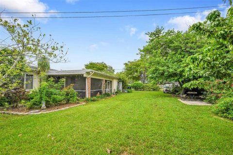 House in Homestead, Florida 4 bedrooms, 246.66 sq.m. № 2012877 - photo 16