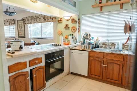 House in Homestead, Florida 4 bedrooms, 246.66 sq.m. № 2012877 - photo 24