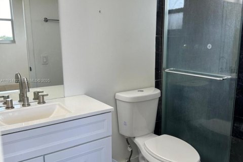 Condo in Hollywood, Florida, 2 bedrooms  № 1992736 - photo 2