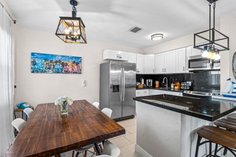 Apartment in Fort Lauderdale, Florida 2 bedrooms, 81.75 sq.m. № 2260389 - photo 4