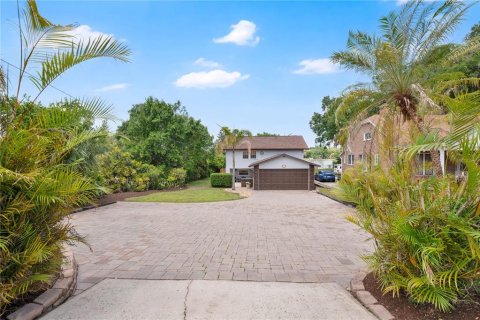 House in Orlando, Florida 4 bedrooms, 205.87 sq.m. № 2101473