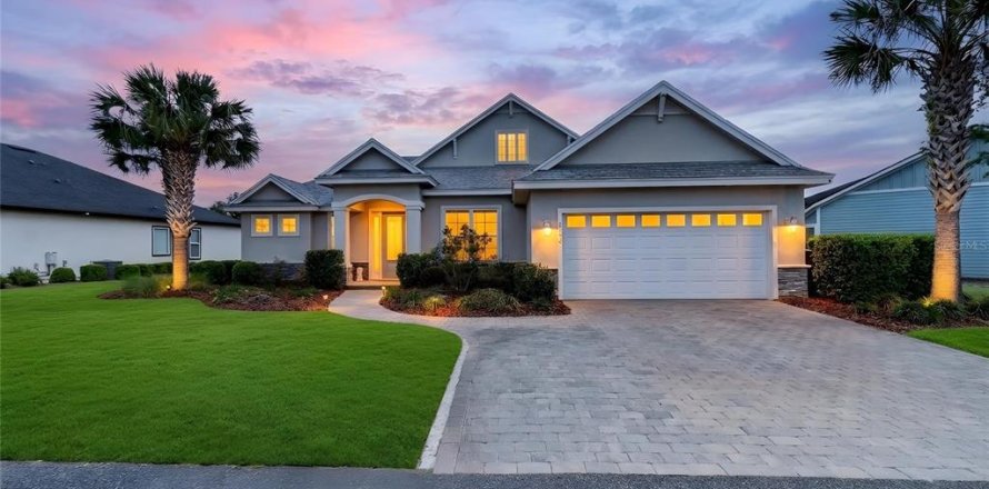 House in Gainesville, Florida 5 bedrooms, 241.55 sq.m. № 2100240