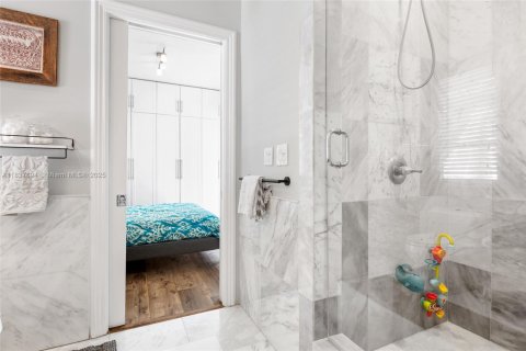 Снять в аренду виллу или дом в Майами-Шорс, Флорида 5 спален, 287.07м2, № 2034561 - фото 29