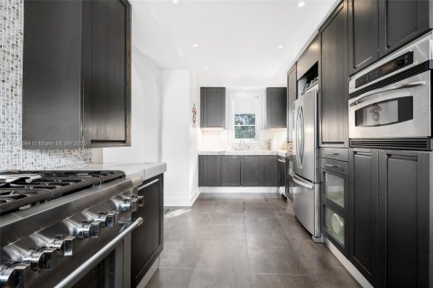 Снять в аренду виллу или дом в Майами-Шорс, Флорида 5 спален, 287.07м2, № 2034561 - фото 15