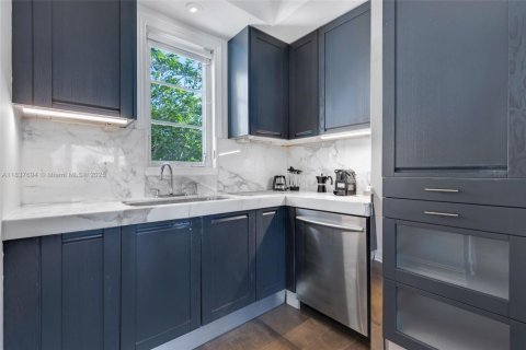 Снять в аренду виллу или дом в Майами-Шорс, Флорида 5 спален, 287.07м2, № 2034561 - фото 16