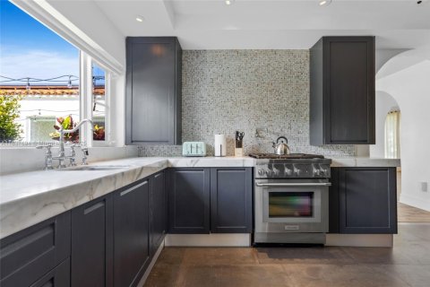 Снять в аренду виллу или дом в Майами-Шорс, Флорида 5 спален, 287.07м2, № 2034561 - фото 19