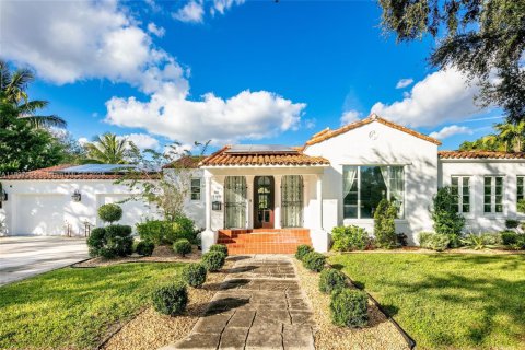 Снять в аренду виллу или дом в Майами-Шорс, Флорида 5 спален, 287.07м2, № 2034561 - фото 2