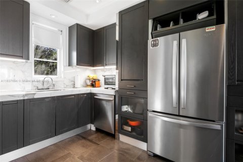 Снять в аренду виллу или дом в Майами-Шорс, Флорида 5 спален, 287.07м2, № 2034561 - фото 13