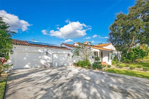 Снять в аренду виллу или дом в Майами-Шорс, Флорида 5 спален, 287.07м2, № 2034561 - фото 3